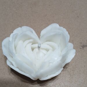 White Rose Shaped Candle